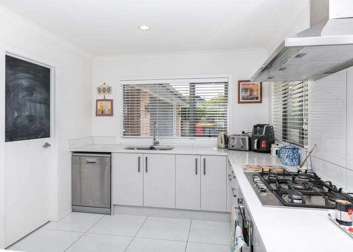  at 2 Blackwood Crescent, Glenview, Hamilton