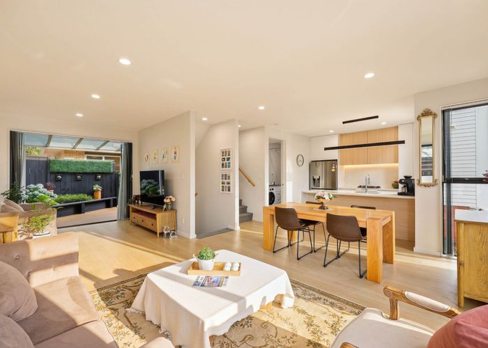  at 9E Glenfern Road, Mellons Bay, Manukau City, Auckland