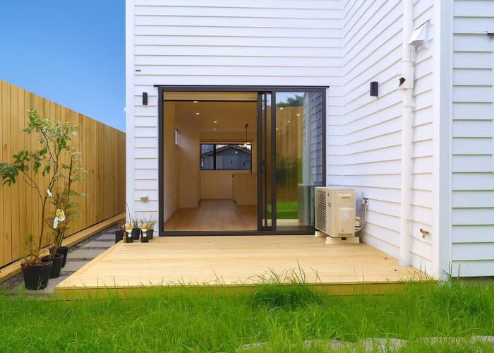  at 25 Hutchinson Avenue, New Lynn, Waitakere City, Auckland