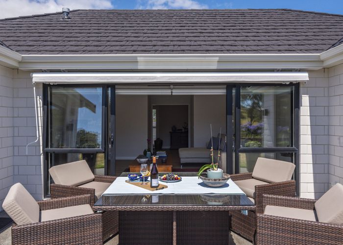  at 176 Milne Drive, Paraparaumu