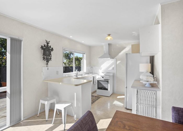  at 6a Somerton Rise, Henderson, Waitakere City, Auckland