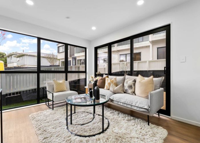  at 16 Saint Catherine Crescent, West Harbour, Waitakere City, Auckland