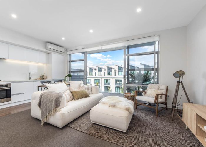  at 385 Murphys Road, Flat Bush, Manukau City, Auckland
