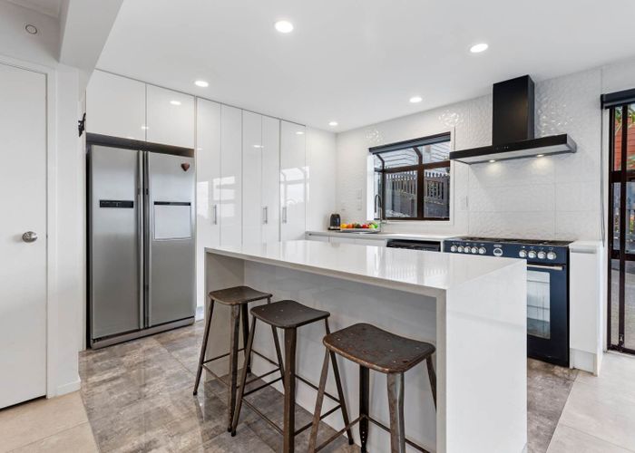  at 135 Sunset Road, Totara Vale, North Shore City, Auckland