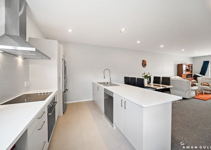  at 4 Sunshine Boulevard, Sunnyvale, Auckland