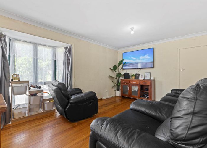  at 4 Staines Avenue, Mangere East, Auckland