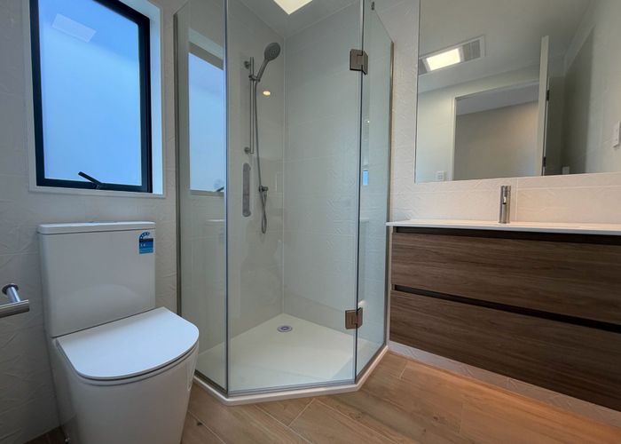  at 4/139 Tirimoana Rd, Te Atatu South, Waitakere City, Auckland