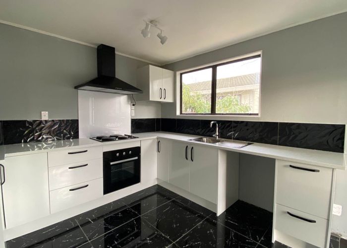  at 2/190 Te Irirangi Drive, Flat Bush, Manukau City, Auckland