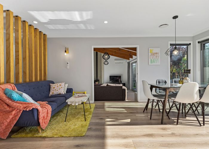  at 8 Cooper Place, Chedworth, Hamilton