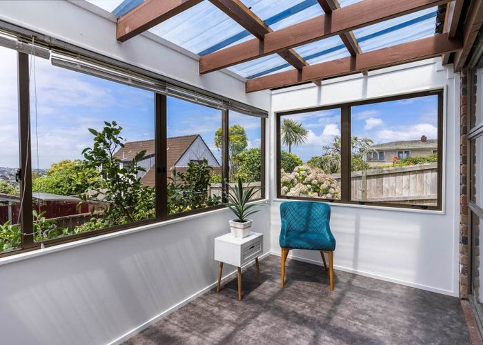  at 1/11 Hall Road, Glenfield, Auckland