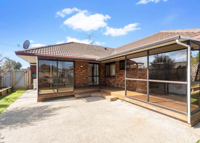 at 2/24 Woodbridge Lane, Milford, Auckland