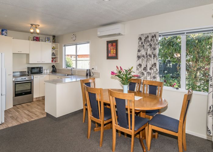  at 11 Honeysuckle Place, Northcote, Christchurch