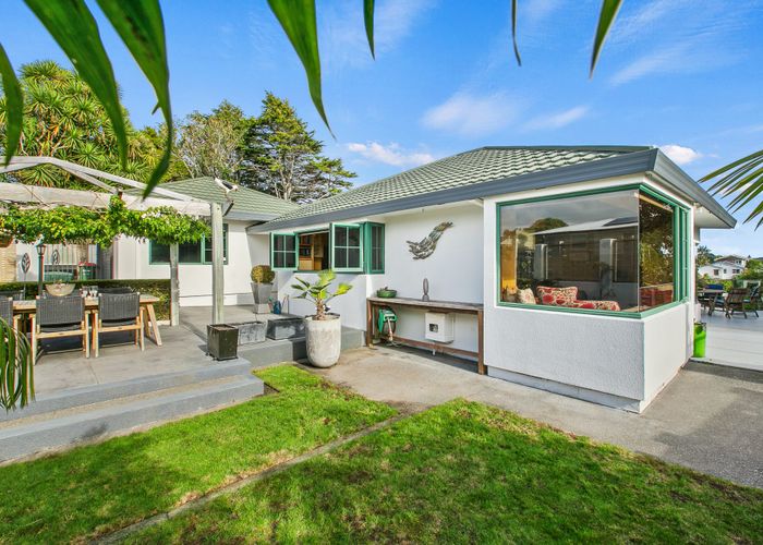  at 100a Carrington Street, Vogeltown, New Plymouth, Taranaki