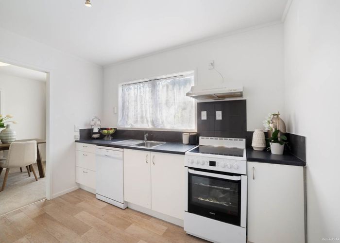  at 2/29 Akoranga Drive, Northcote, Auckland