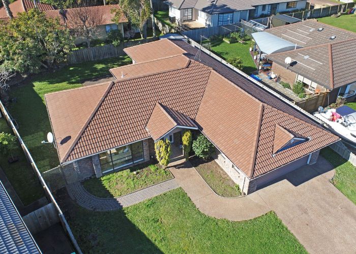  at 52 Bob Charles Drive, Golflands, Auckland