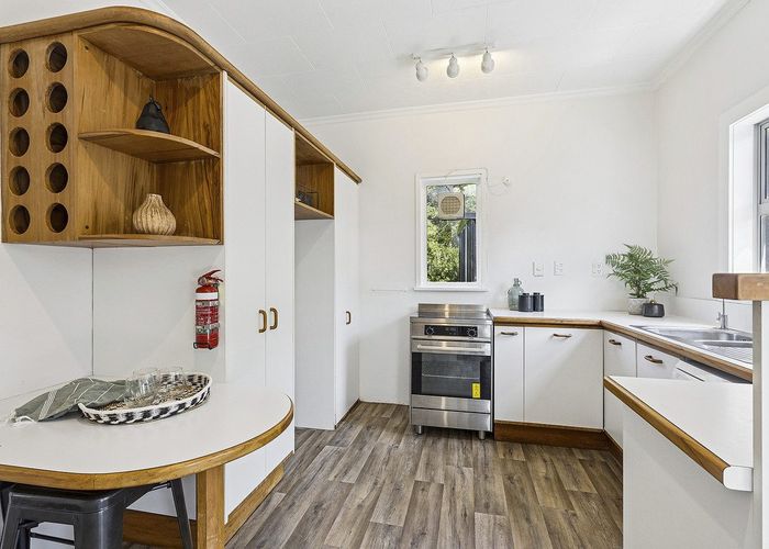  at 24 Hungerford Road, Lyall Bay, Wellington, Wellington