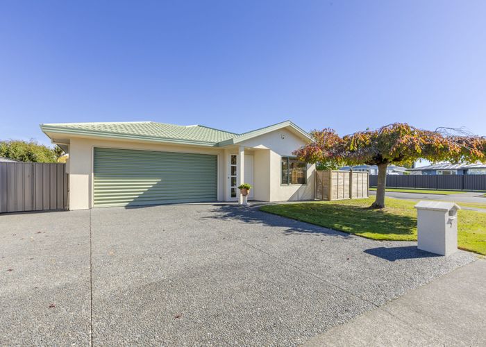  at 2 Bucksburn Place, Greenmeadows, Napier