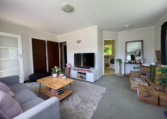  at 1/82 Peach Road, Glenfield, North Shore City, Auckland