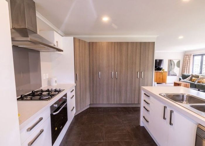  at 16 Durham Heights, Flagstaff, Hamilton