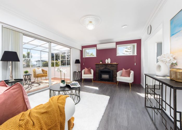  at 12 Ashbourne Place, Glendene, Waitakere City, Auckland