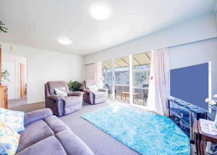  at 1/7 Eversleigh Road, Belmont, Auckland