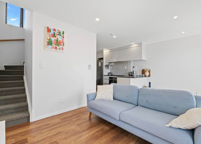  at 4/36 Kaipatiki Road, Glenfield, Auckland