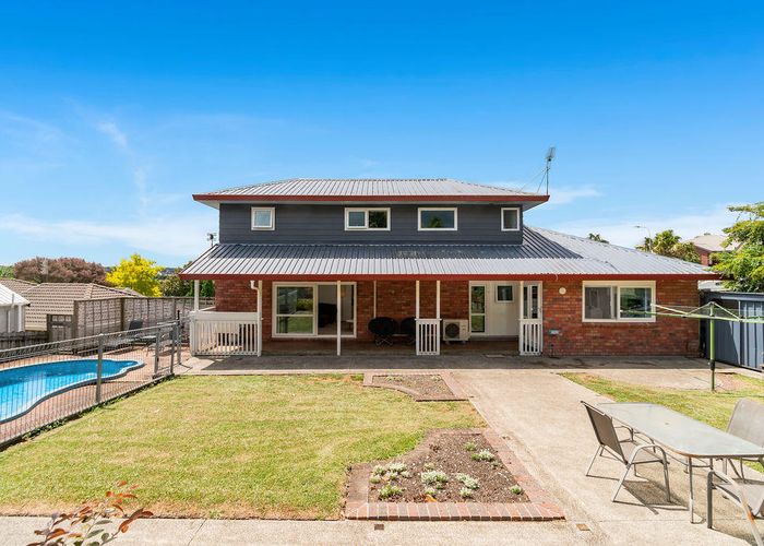  at 17 Gala Place, Henderson, Auckland