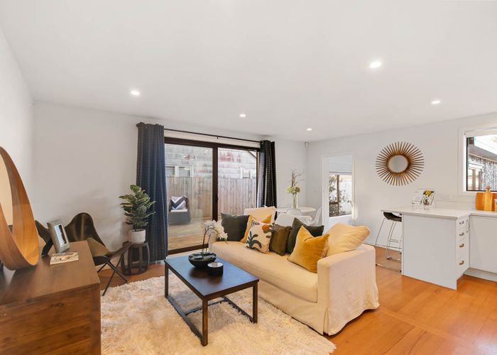  at 18 Tamatea Avenue, Point England, Auckland