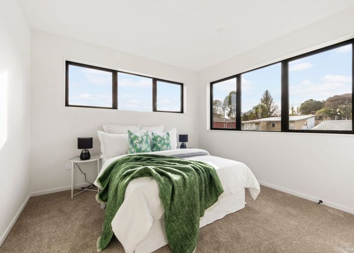  at 1/48 Larrisa Avenue, Henderson, Waitakere City, Auckland