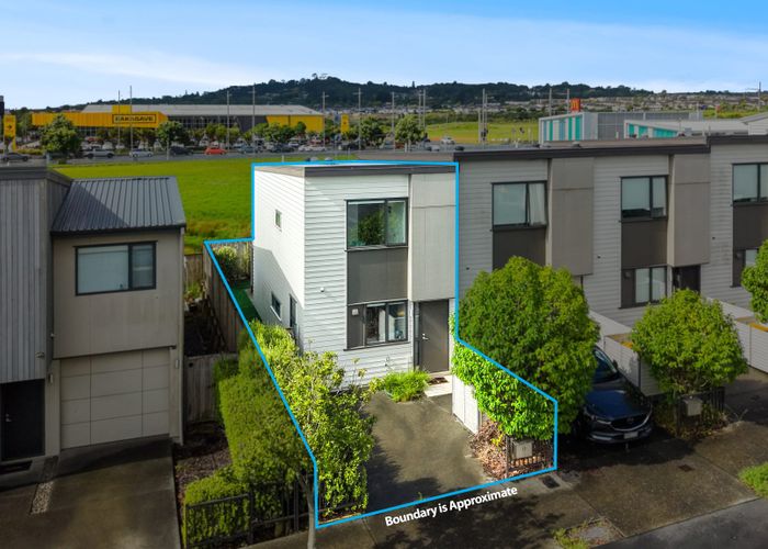  at 10 Kamana Road, Flat Bush, Manukau City, Auckland