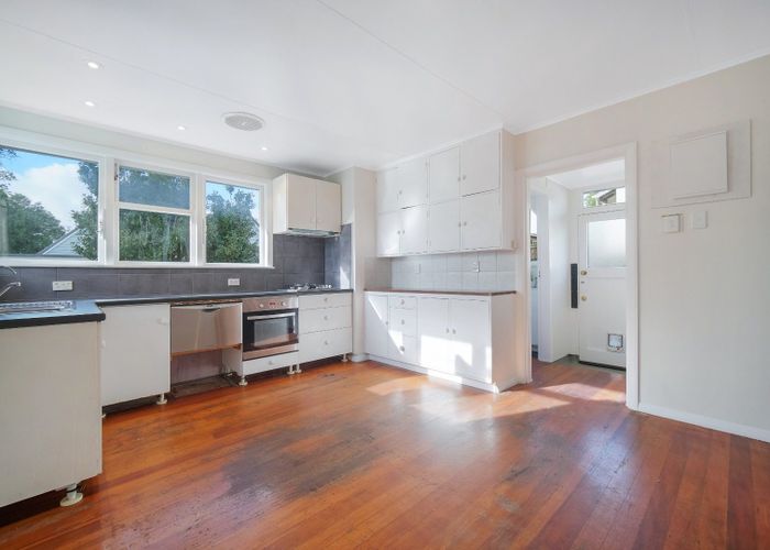  at 6 Greenslade Crescent, Northcote, North Shore City, Auckland