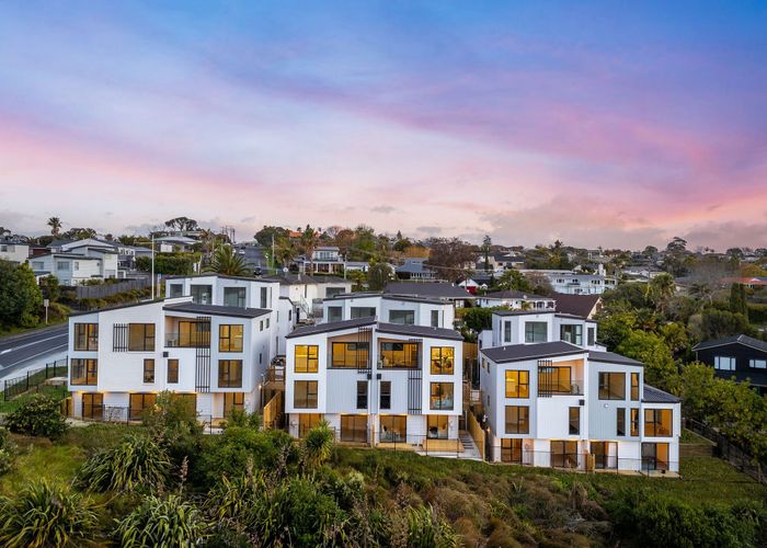  at 1090 Beach Road, Long Bay, North Shore City, Auckland