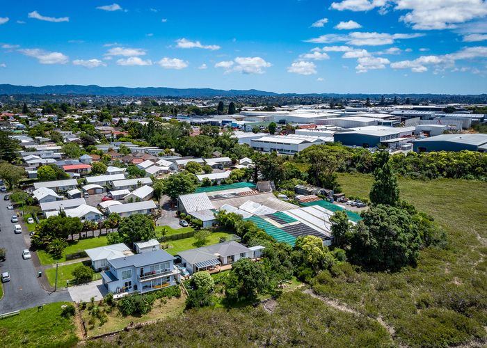  at 92 Eastdale Road, Avondale, Auckland