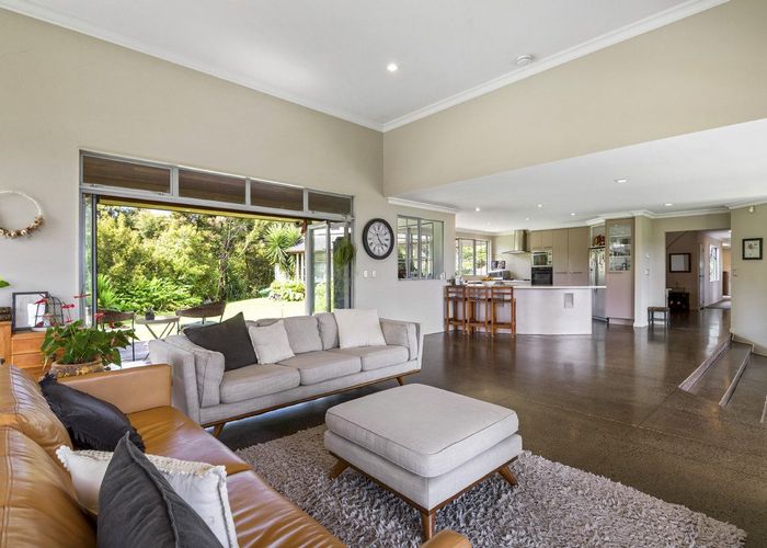  at 5 Chatham Avenue, Paremoremo, Auckland