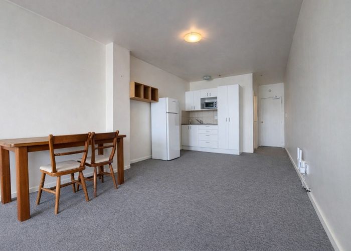  at 302/5 Andrews Ave , Lower Hutt, Lower Hutt, Wellington