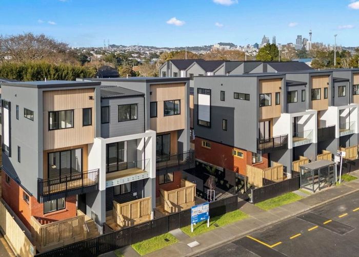  at 2/133 Bayswater Avenue, Bayswater, Auckland