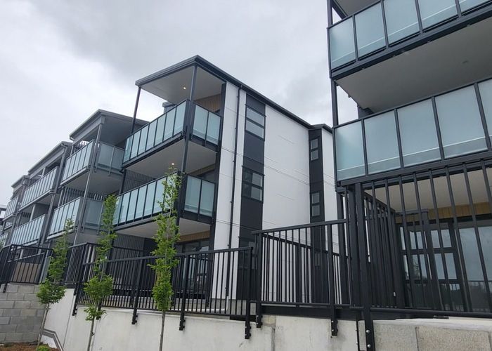  at 302/30 (STUDIO) Shortfin Place, Flat Bush, Manukau City, Auckland