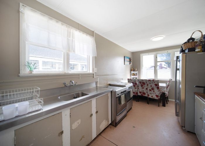  at 7 Farmer Street, Mangere East, Auckland