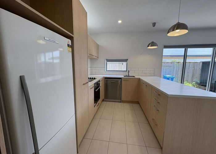  at 8/7 Handyside Street, Tawa, Wellington