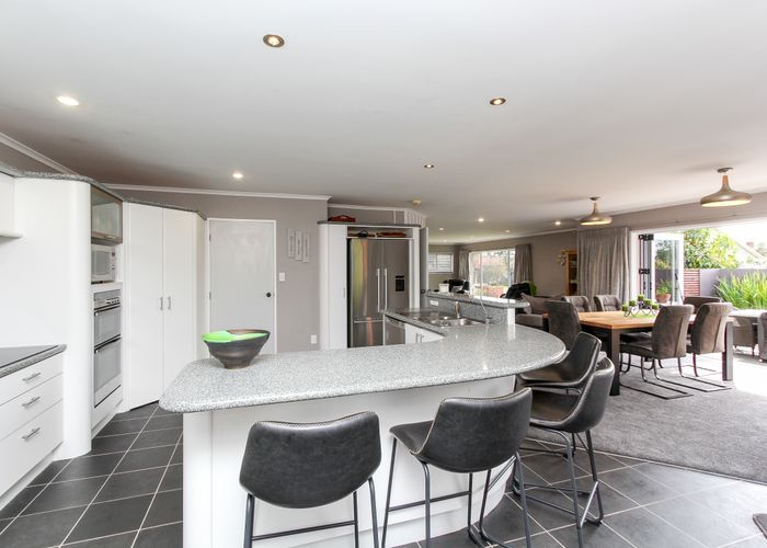  at 76 Branch Road, Highlands Park, New Plymouth