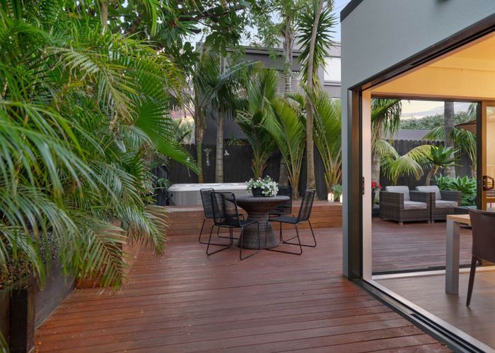  at 42 Merani Street, Narrow Neck, Auckland