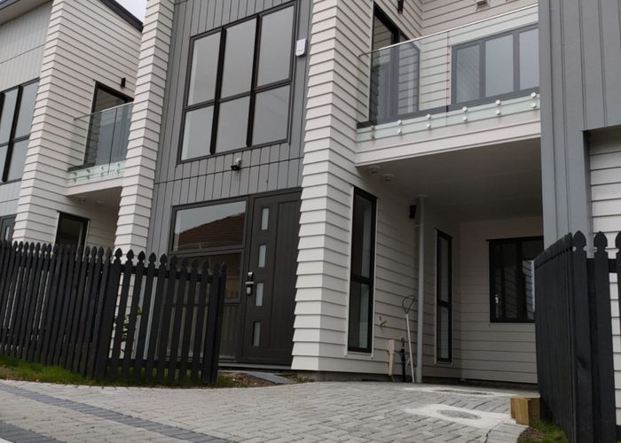  at 4/21 Humphrey Kemp Ave, Te Atatu South, Waitakere City, Auckland
