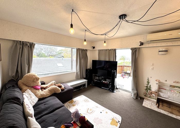  at 26 Cyclarama Crescent, Massey, Waitakere City, Auckland