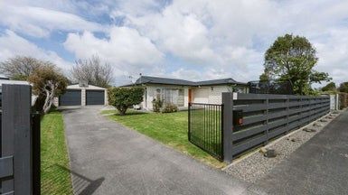  at 8 Chelmarsh Place, Highbury, Palmerston North