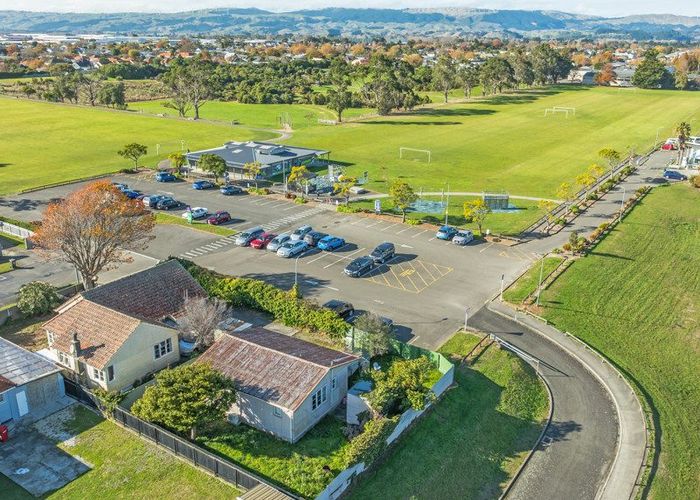  at 32 Thames Street, Roslyn, Palmerston North