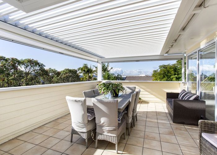  at 2/10 Javelin Place, West Harbour, Waitakere City, Auckland