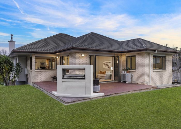  at 31 Lagoon Way, West Harbour, Auckland