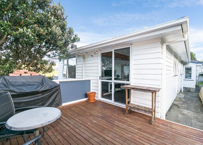  at 6 Hillary Street, Tawa, Wellington