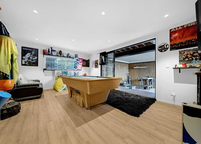  at 8 Aberdeen Road, Campbells Bay, North Shore City, Auckland