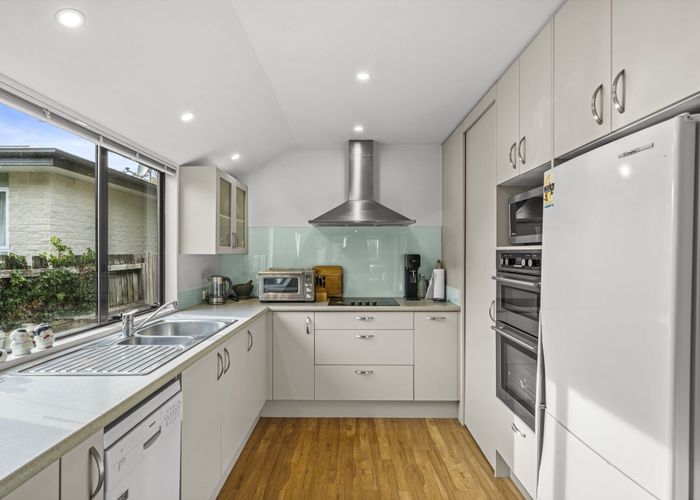  at 6b St Leonards Square, Sumner, Christchurch City, Canterbury